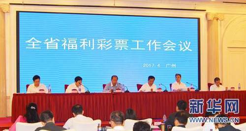 克里斯汀·斯图尔特新片《未来罪行》发布海报 2022-04-27 4月27日，由蕾雅·赛杜、克里斯汀·斯图尔特、维果·莫滕森主演的新片《未来罪行》发布海报，为即将于5月25日在法国举行的上映活动预热。