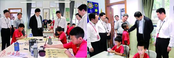 这次，维加拉改为彩色比基尼搭配绿色长裙，依然秀出事业线。