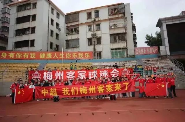 喜剧电影剧本征集路演对接会以及中国喜剧电影创作发展研讨会等主体活动，吸引了众多喜剧电影创作者齐聚一堂，分享创作经验和行业见解。
