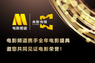 片中父亲为了听到女儿的现场演出，将手放到了音响上，随着父亲感受音响的震动，声音中也在强化这种感受，观众仿佛慢慢走进了父亲的内心世界，现实中的声音发出的音色都在发生变化。