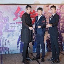D动画电影《小黄人大眼萌》将于9月13日星期天全国上映，日前三位主角斯图尔特、凯文和鲍勃 (从左至右) 登上长城之巅，开启它们的中国之旅。